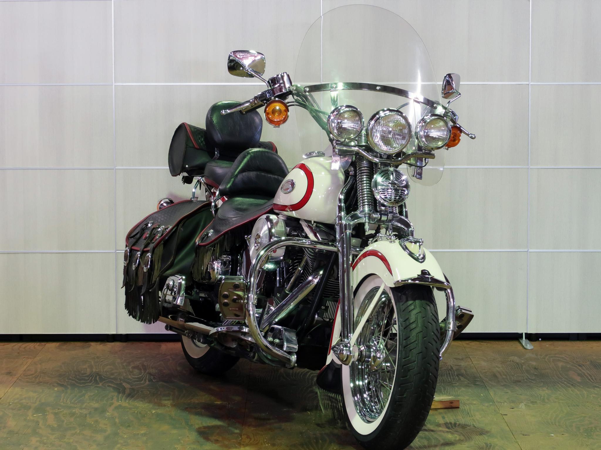 ハーレー FLSTS Heritage Springer 車体写真2