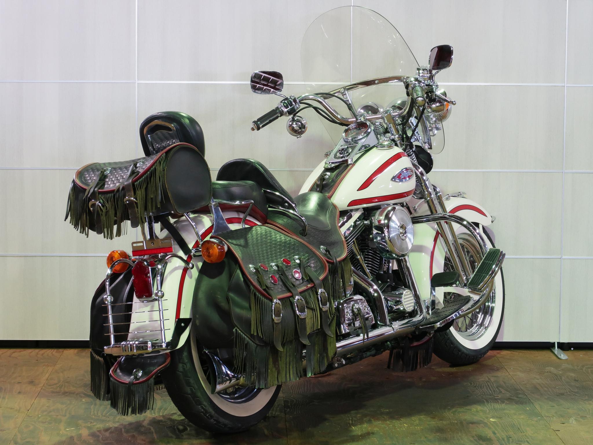 ハーレー FLSTS Heritage Springer 車体写真3