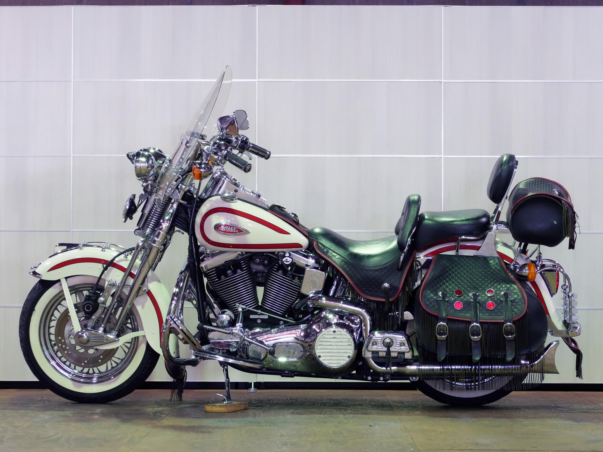 ハーレー FLSTS Heritage Springer 車体写真4