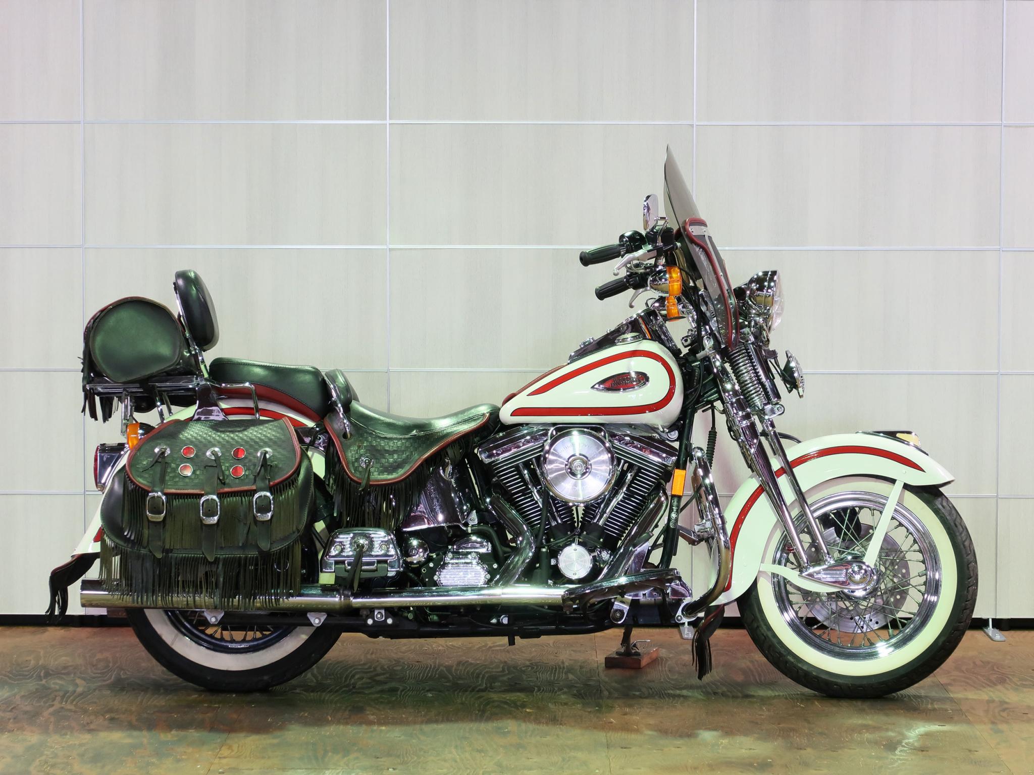 ハーレー FLSTS Heritage Springer 車体写真1