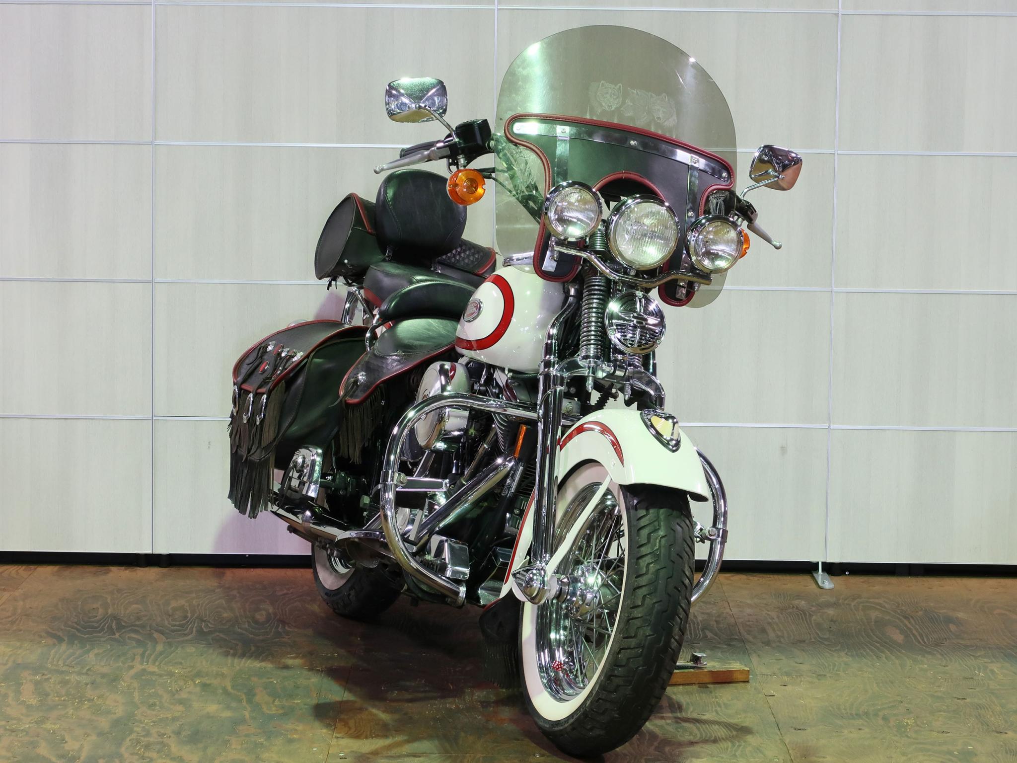 ハーレー FLSTS Heritage Springer 車体写真2