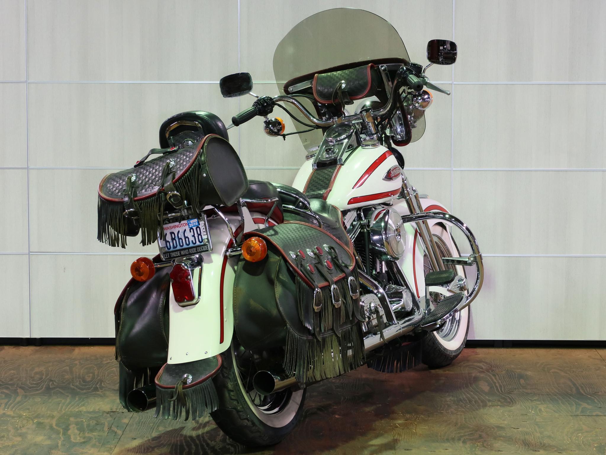 ハーレー FLSTS Heritage Springer 車体写真3