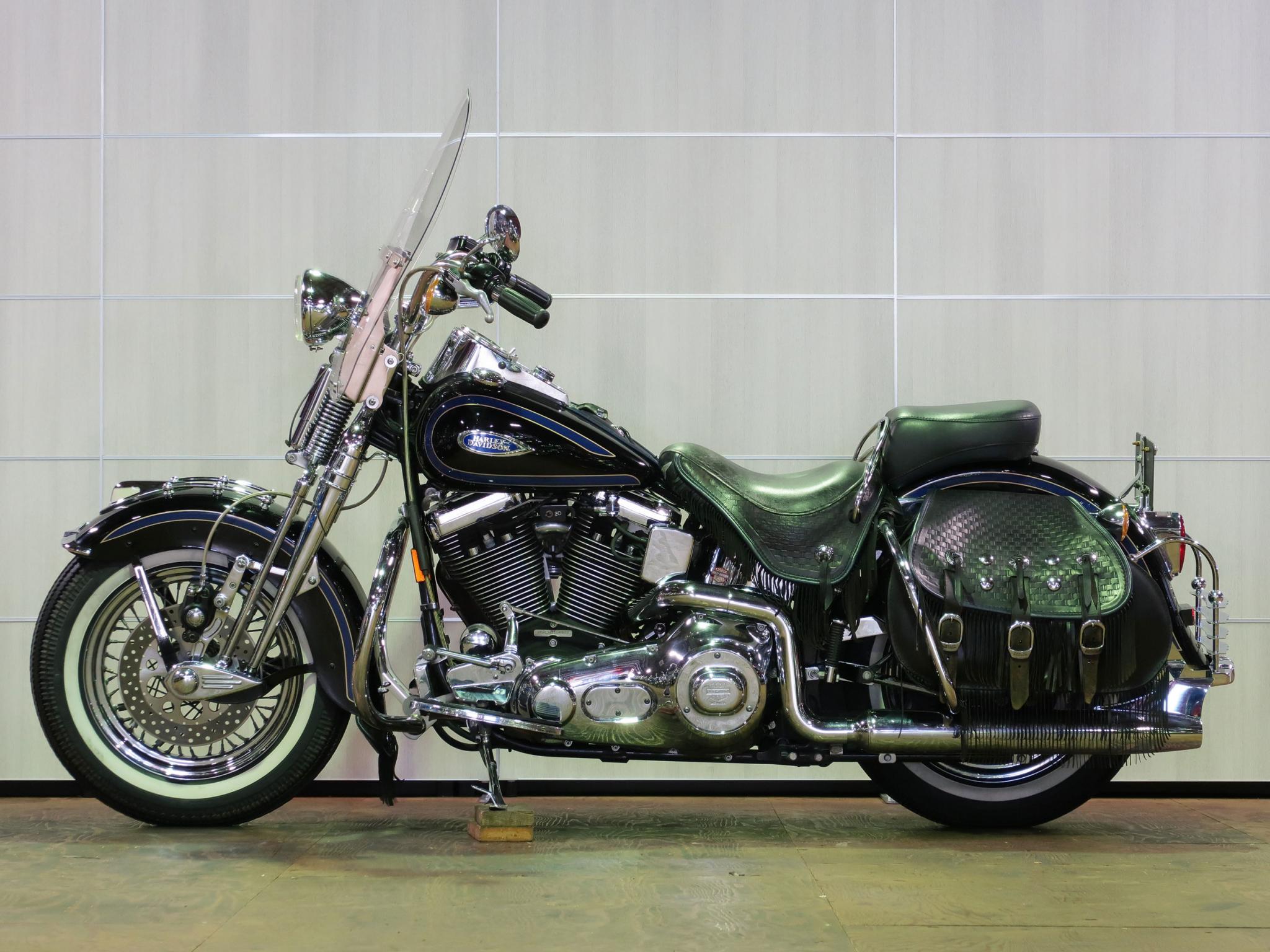 ハーレー FLSTS Heritage Springer 車体写真4