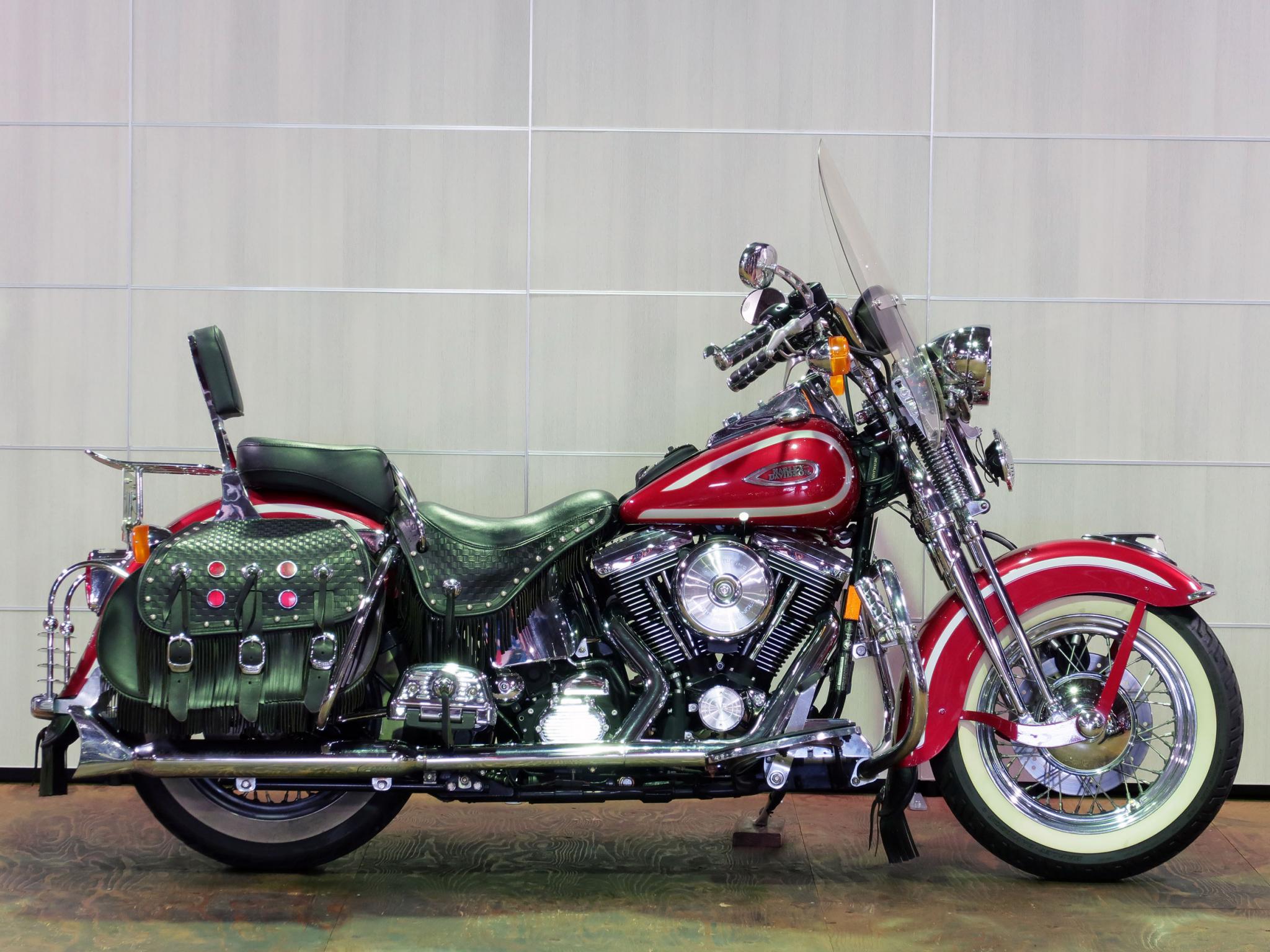 ハーレー FLSTS Heritage Springer 車体写真1